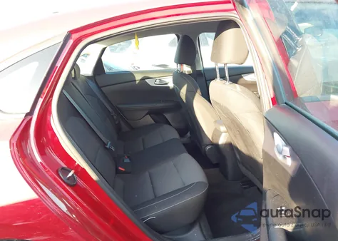 2024 Kia Forte Lxs z USA, uszkodzony, nr VIN 3KPF24AD1RE828947